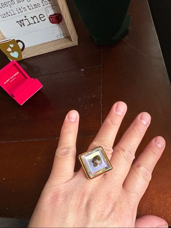 Kurt Geiger all crystal ring in a size 8 very sparkly &shinny crystals all over - Picture 7 of 16